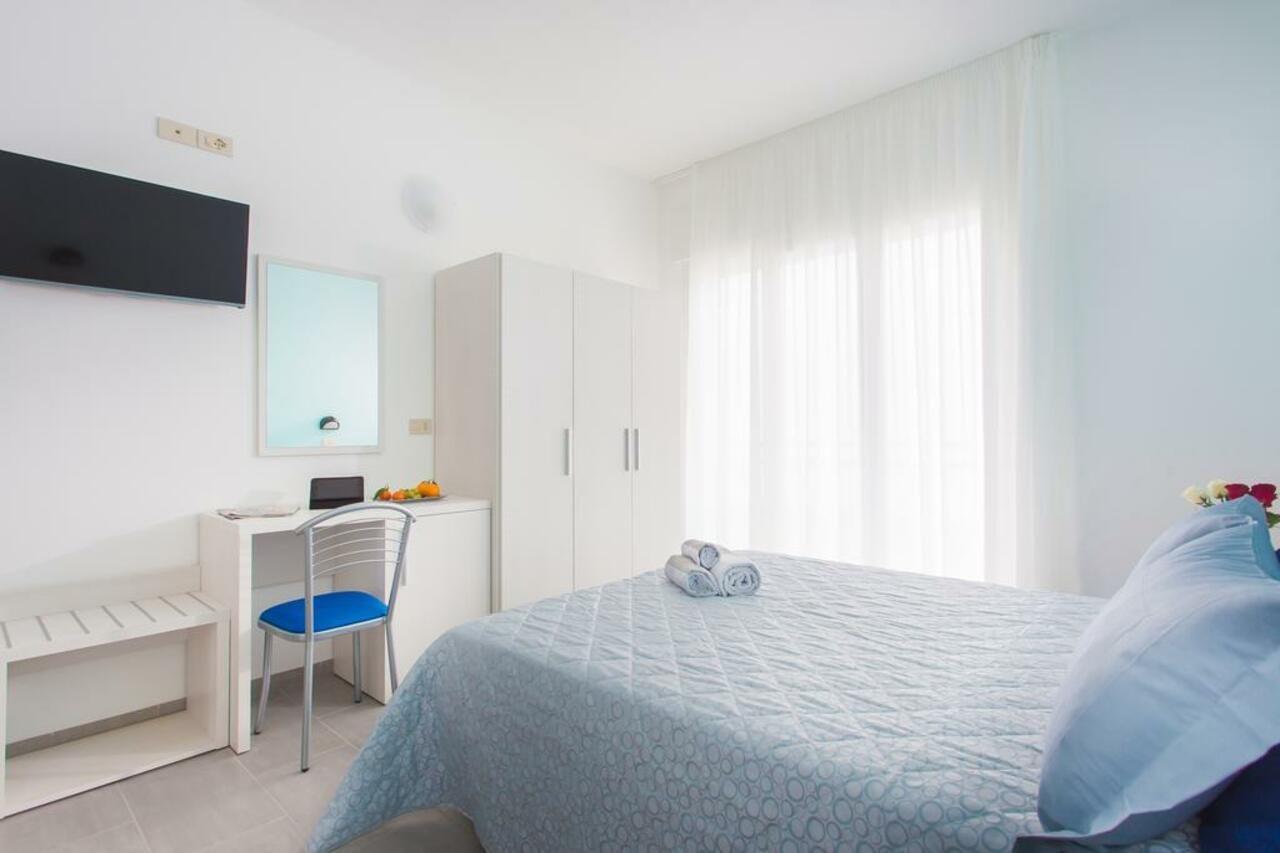 Hotel Platinum Rimini Esterno foto