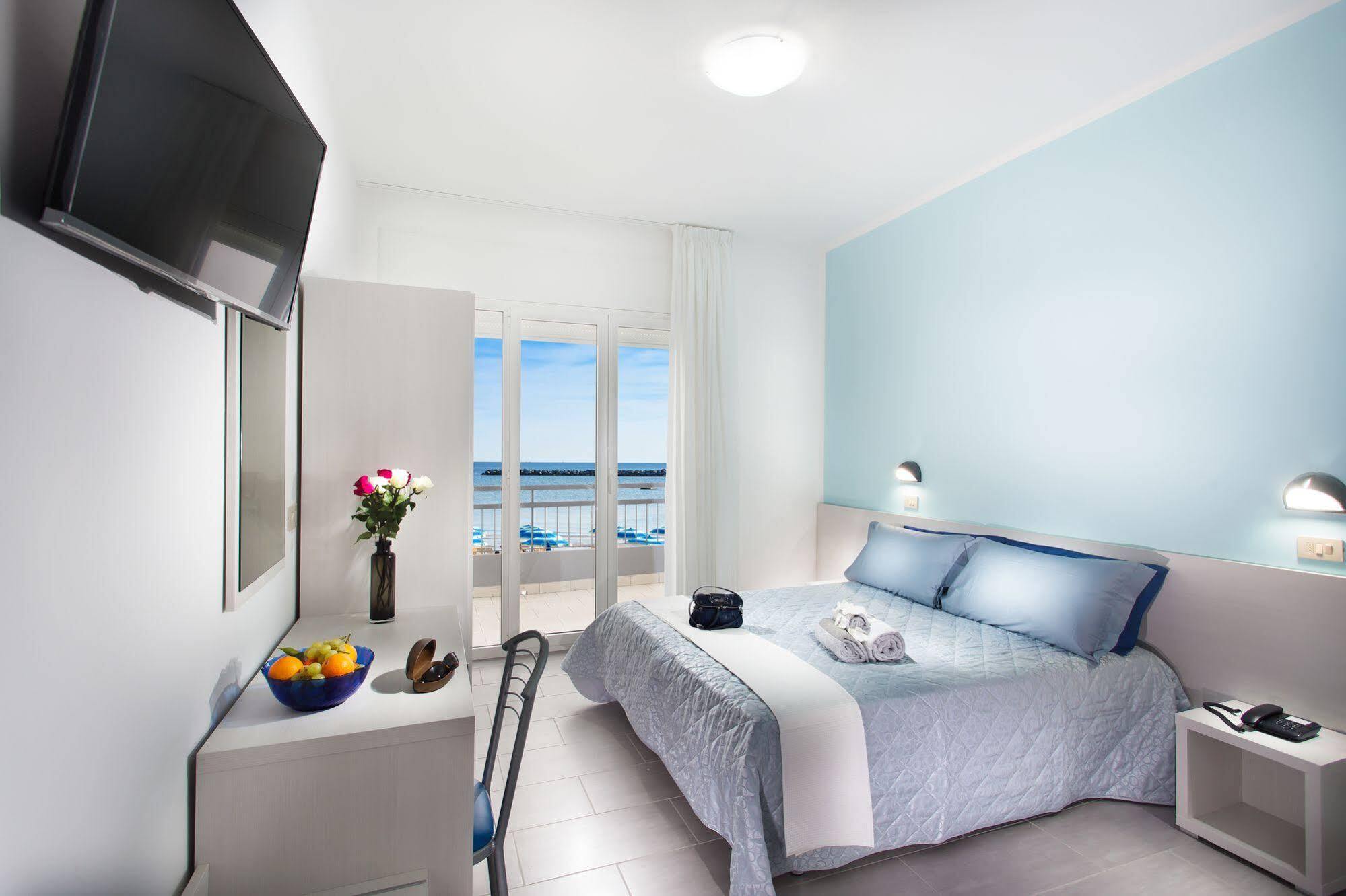 Hotel Platinum Rimini Esterno foto