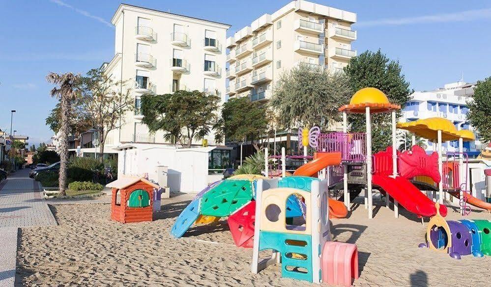Hotel Platinum Rimini Esterno foto