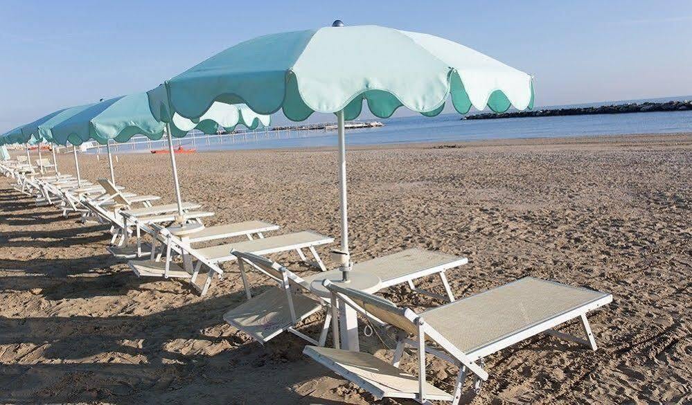 Hotel Platinum Rimini Esterno foto